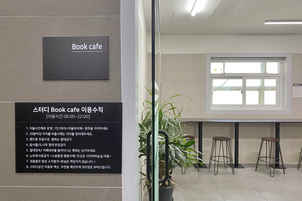 BOOK CAFE
